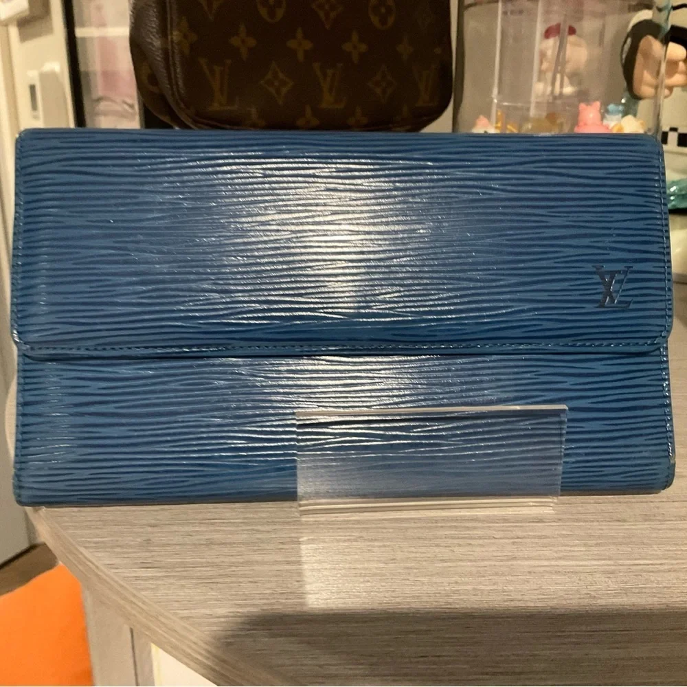 Louis Vuitton Epi International Wallet